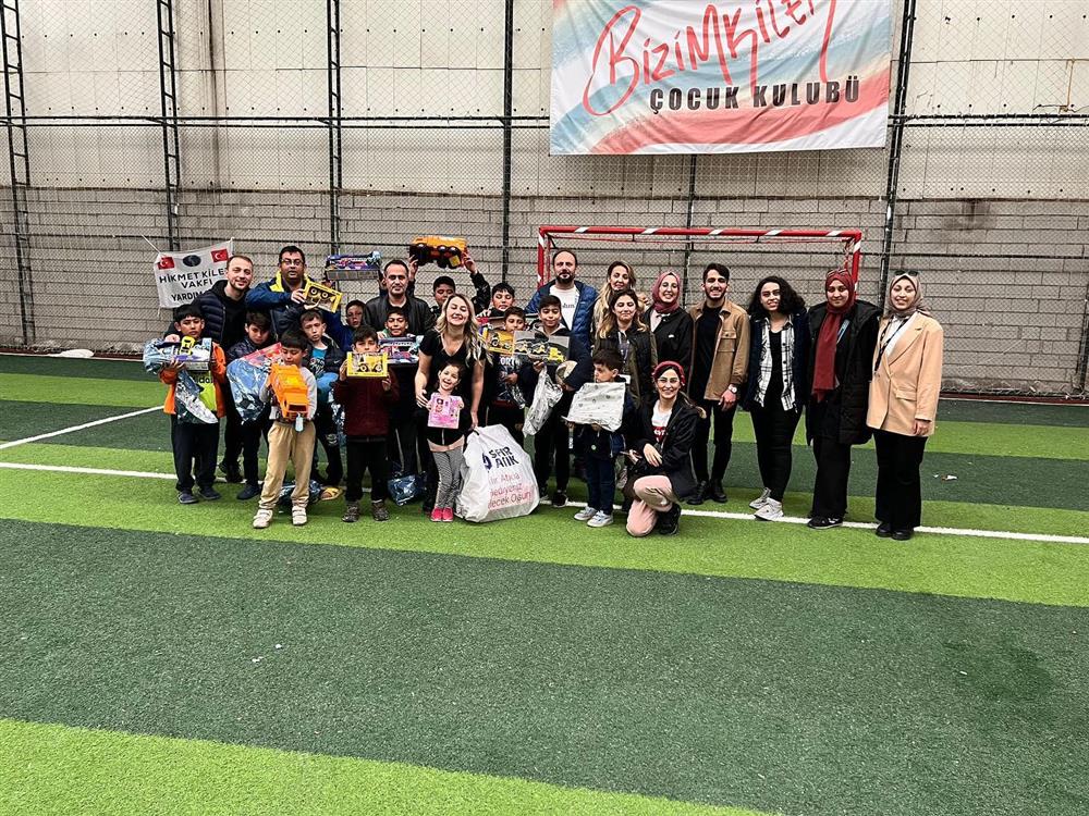 MARAŞLI ÇOCUKLARA YARDIM 1.jpg